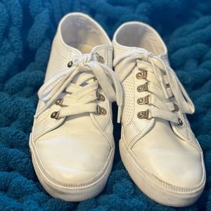 Tommy Hilfiger Shoes size 7